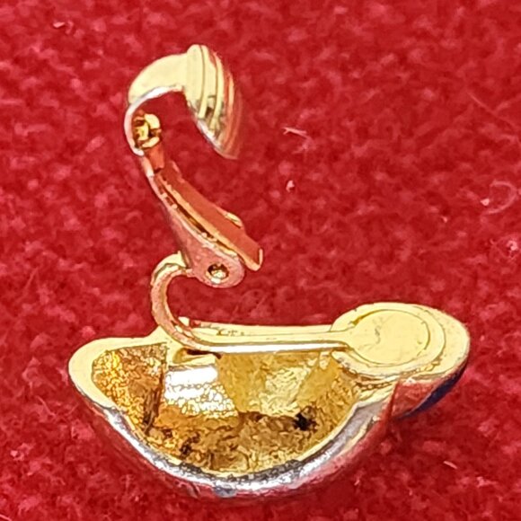 Avon Vintage Blue Enamel and Gold Tone Petite Magnetic Clip on 1" x 1" Earrings - Picture 14 of 16